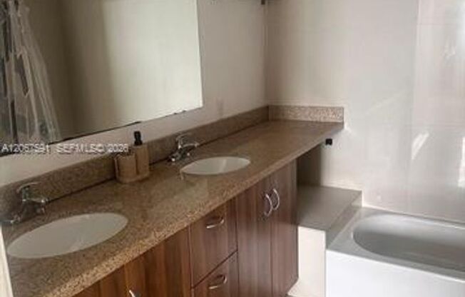 3 beds, 2 baths, $4,200, Unit # 1605