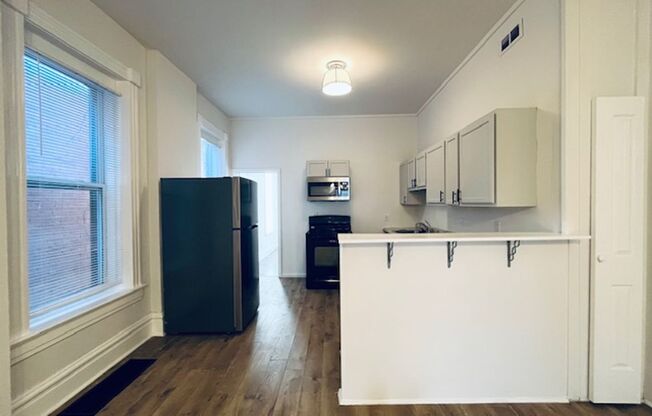 3 beds, 2 baths, $1,750, Unit 2