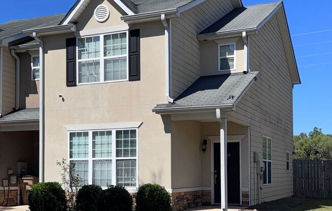Updated 3 Bedroom End Unit Townhome!
