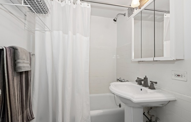 5 TUDOR CITY PL