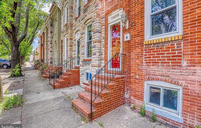 Live in the heart of the hottest neighborhood in Baltimore in this 2bd 1bth rowhome!