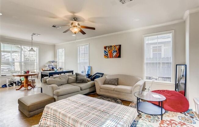 UT PRE-LEASE: 6 BR/4 BA in Hyde Park - 2 Story House, Laundry Room, Backyard