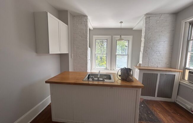 516 West Queen Lane