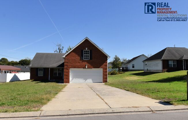 Adorable Brick home with bonus room and garage in Smyrna!!