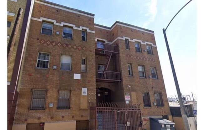 BAE - 512 Bonnie Brae Apts