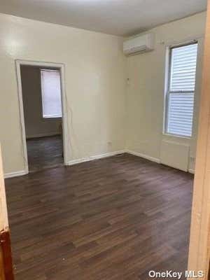 2 beds, 1 bath, $2,400