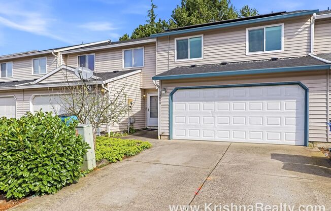 Modern 3 BD | 2.5 BA | 1,476 SF | 1-Car Garage | Solar Panels | Mountain View Community