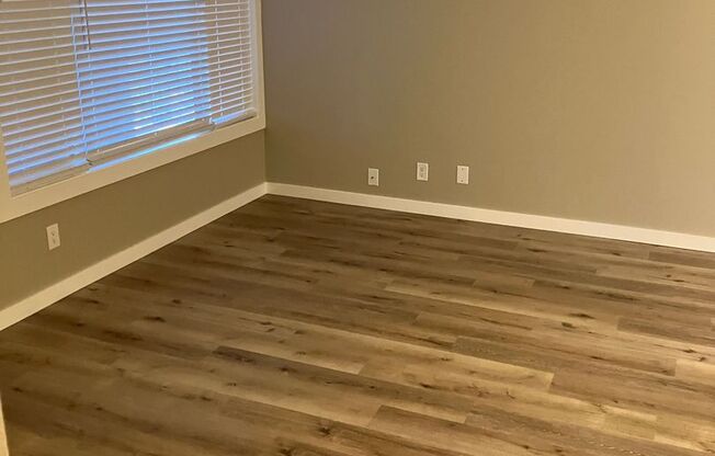 2 beds, 1 bath, 727 sqft, $1,695, Unit 23