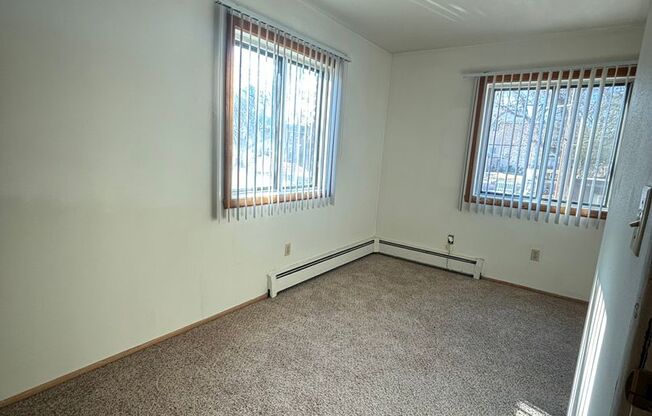 2 beds, 1 bath, 625 sqft, $725, Unit 8