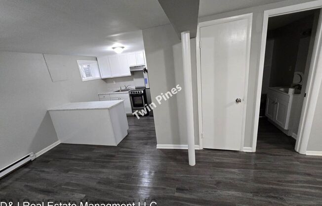 1 bed, 1 bath, 700 sqft, $995, Unit C11