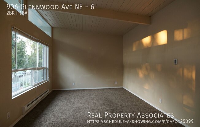 906 GLENNWOOD AVE NE