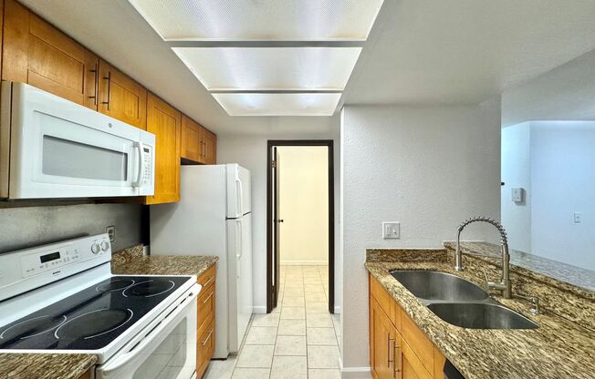 Beautiful Ground-Floor Condo Near Microsoft