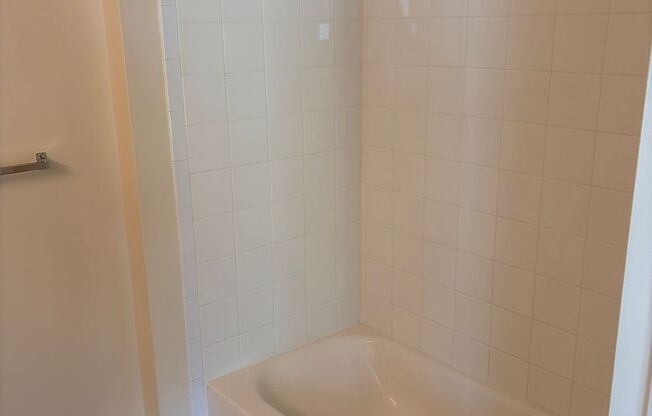 2 beds, 2 baths, 1,000 sqft, $1,950, Unit 14208 #A1