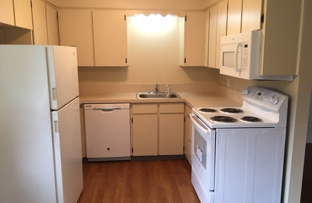 2 beds, 1 bath, $1,795