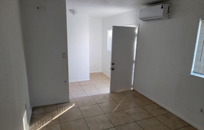 1 bed, 1 bath, $1,050, Unit A