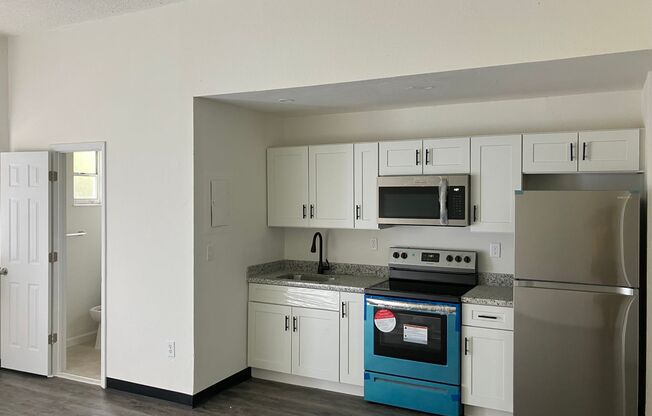 Studio, 1 bath, 300 sqft, $1,525, Unit 5