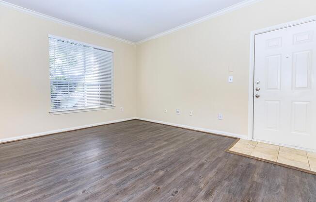 1 bed, 1 bath, 733 sqft, $1,210