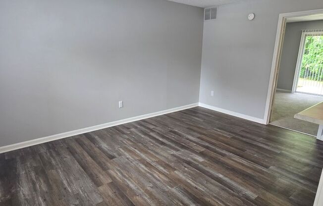 1 bed, 1 bath, 700 sqft, $995, Unit 1018 E Barton St Apt 1018-B
