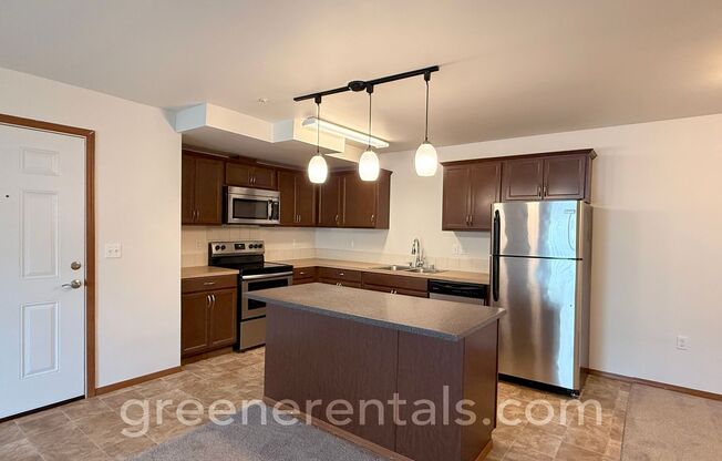 2 beds, 2 baths, 1,050 sqft, $1,735, Unit 1415-201