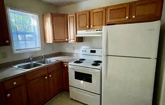 2 beds, 1 bath, $1,295