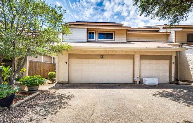 4 OAKBROOK DR