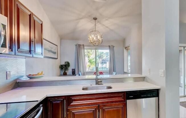 Stylish 2-Bedroom Condo with Resort-Style Amenities in West Palm Beach!