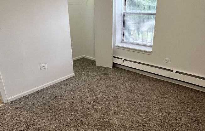 2 beds, 1 bath, 955 sqft, $1,175