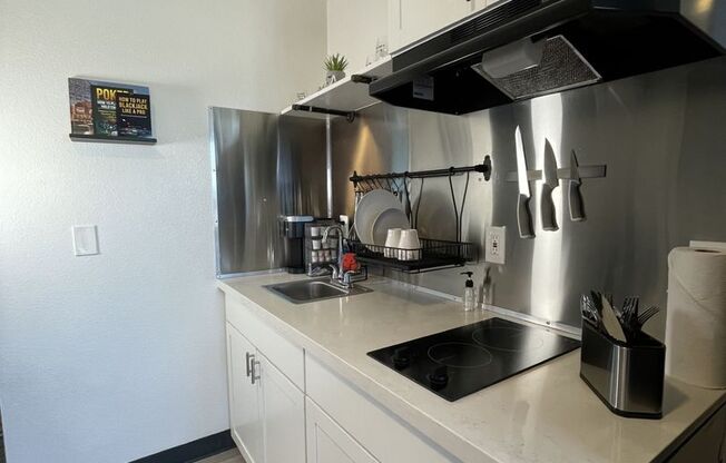 Studio, 1 bath, 260 sqft, $750, Unit 208