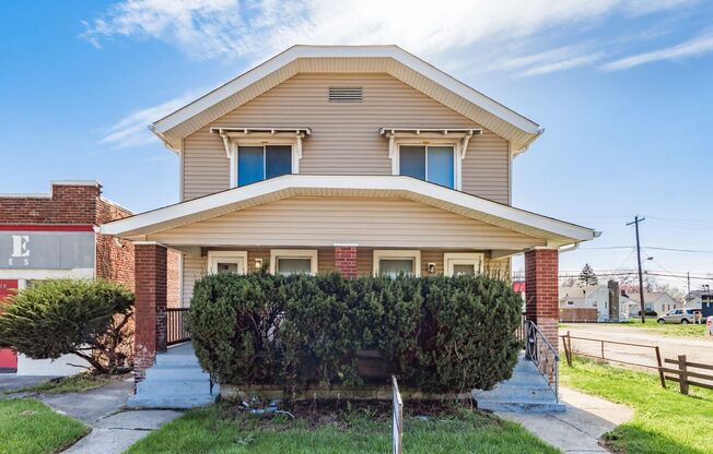 3 beds, 1 bath, 1,384 sqft, $1,195, Unit 1908 Cleveland Ave