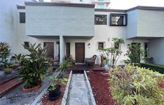 1901 NORTHWEST S RIV DR