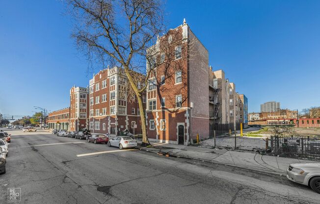 7131 S Yates