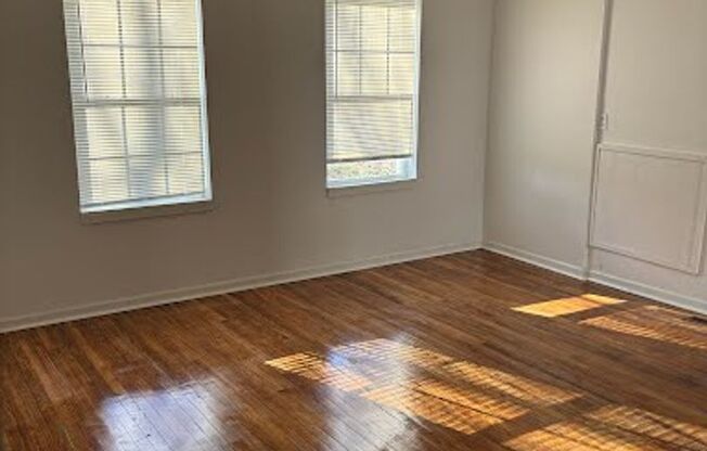 2 beds, 1 bath, $1,000