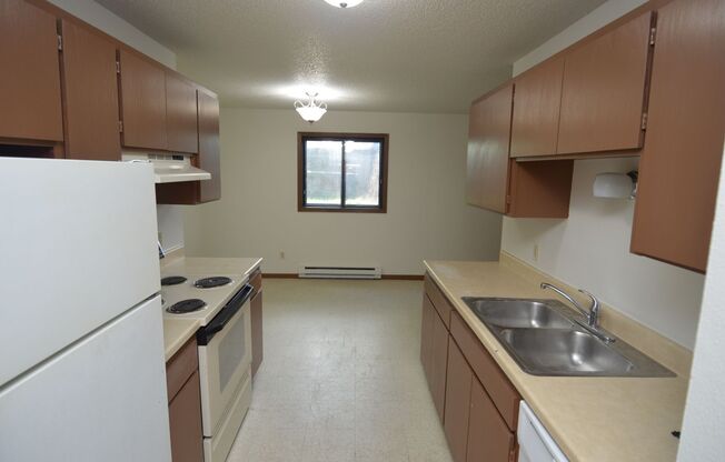 2 beds, 1 bath, 740 sqft, $705, Unit 2819