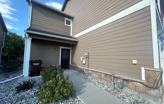 3 Bed 3 Bath Townhouse with a 1 Car Attached Garage!!