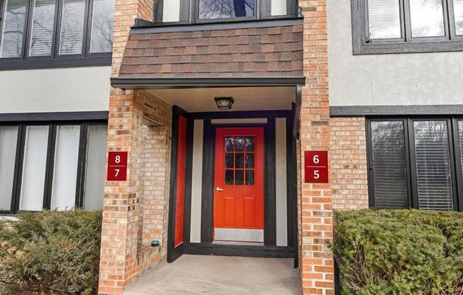 Entrance at The Clarendon Apartment Homes, Clarendon, 60514