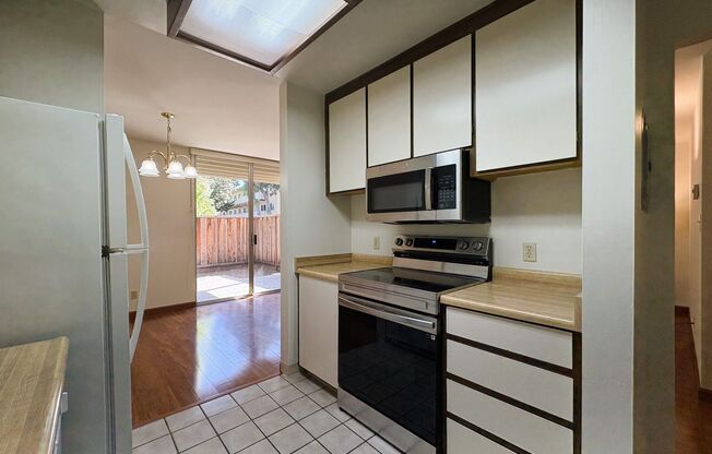 2 beds, 2 baths, $3,400, Unit # 209