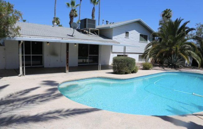 Large 5 bedroom 3.5 bath Tempe home with pool