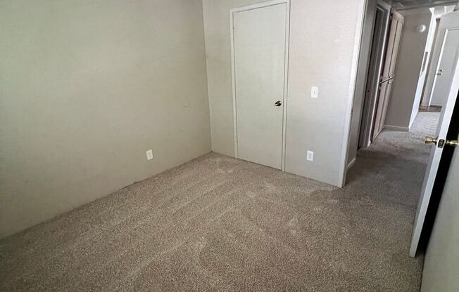 2 beds, 1 bath, $1,595, Unit 07