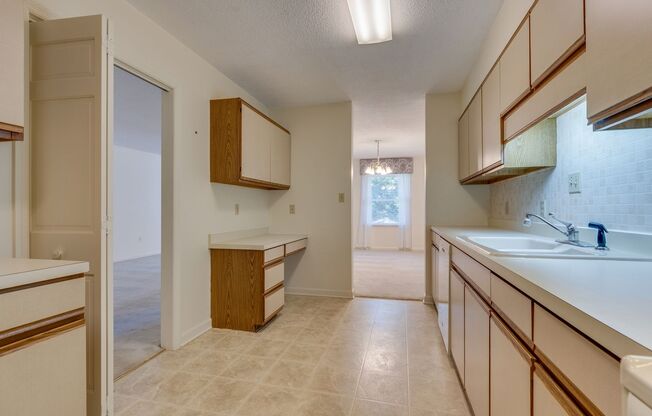 2 beds, 2 baths, $2,000, Unit Unit 2