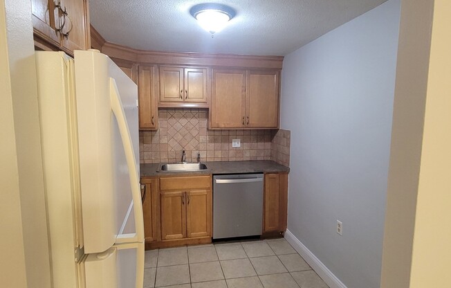 2 beds, 1 bath, 1,000 sqft, $2,350, Unit 0