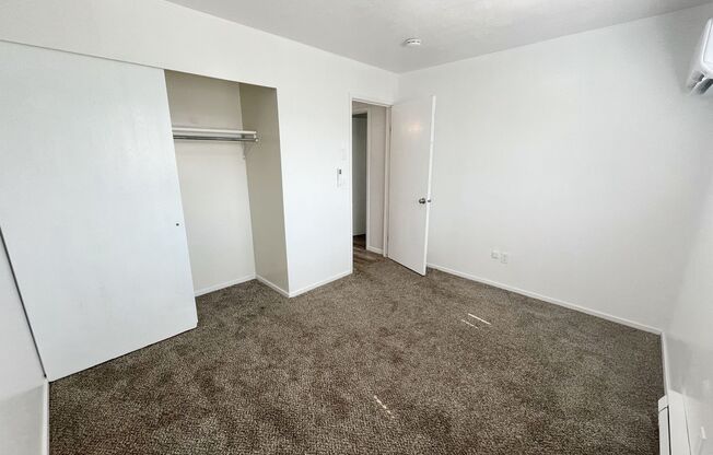 2 beds, 1 bath, 864 sqft, $1,249, Unit 03