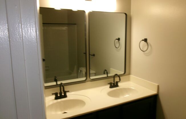 1 bed, 1 bath, 755 sqft, $1,134, Unit 5704G