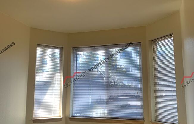 2 beds, 1 bath, 741 sqft, $1,395, Unit B201