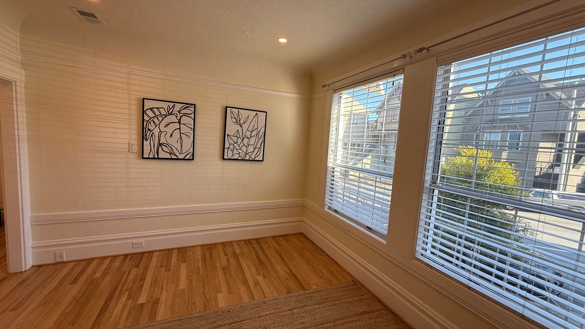 EPIC REA - Great Renovated ( all appliances are brand new ) Beautiful hardwood floor all over 4 BR/2 BA Home w/Parking in Mission Terrace