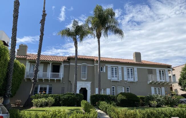 725 LORRAINE BLVD