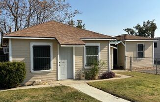 Clean 2 Bedroom / 2 Bathroom House Available for Immediate Lease!