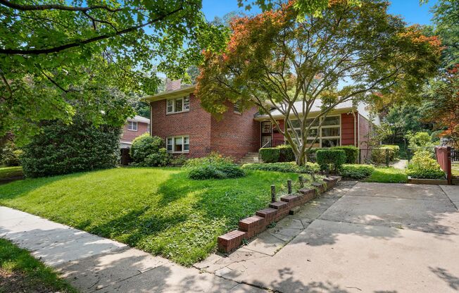 Spacious Split Level on Sundale Stone's Throw from Parkway Deli!
