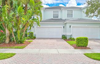 Luxurious 3+Loft Coach Home in Summit Place - 2 Car Garage - Pet OK W/Approval - Amazing Views!