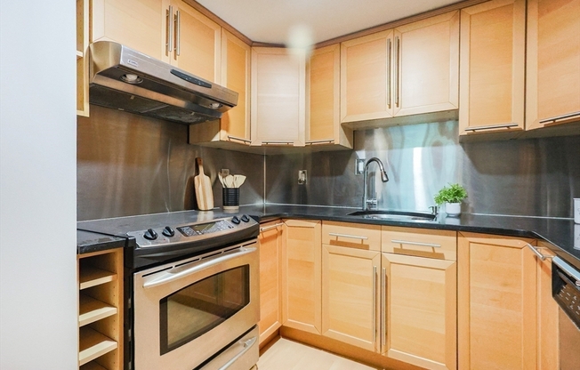 1 bed, 1 bath, 863 sqft, $3,500, Unit 703