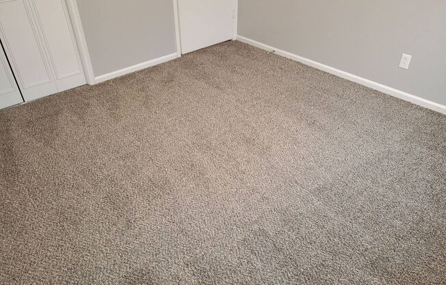 2 beds, 1.5 baths, 935 sqft, $910, Unit 7802-203